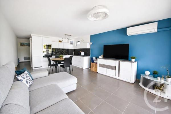 Appartement F3 à vendre  3 pièces - 65,32 m 2   LE LAVANDOU  - 83