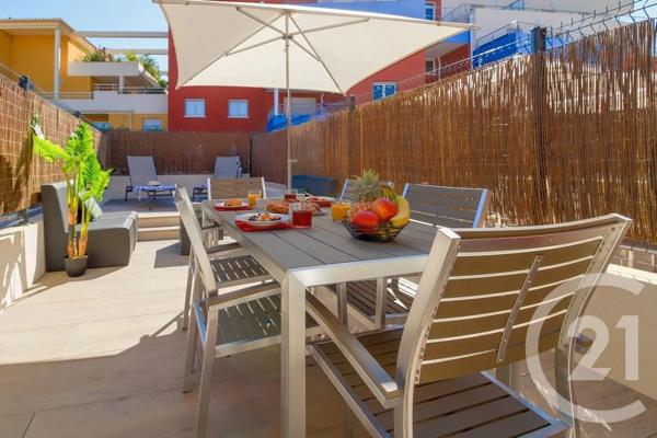 Appartement F3 à vendre  3 pièces - 65,32 m 2   LE LAVANDOU  - 83