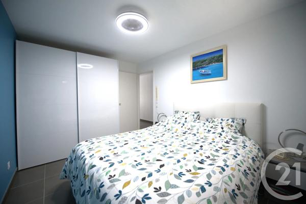 Appartement F3 à vendre  3 pièces - 65,32 m 2   LE LAVANDOU  - 83