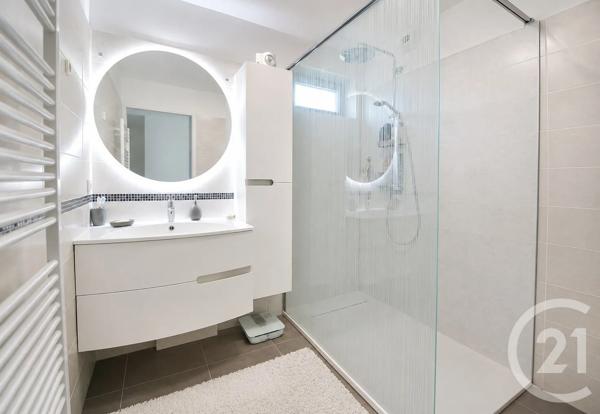 Appartement F3 à vendre  3 pièces - 65,32 m 2   LE LAVANDOU  - 83