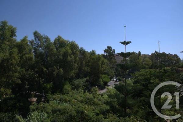 Appartement F3 à vendre  3 pièces - 65,32 m 2   LE LAVANDOU  - 83