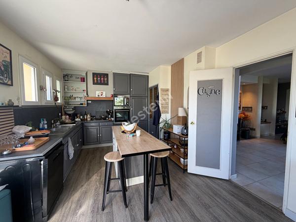 Maison à vendre SAINT FLORENT LE VIEIL Centre, jardin, garage et 2 logements indépendants