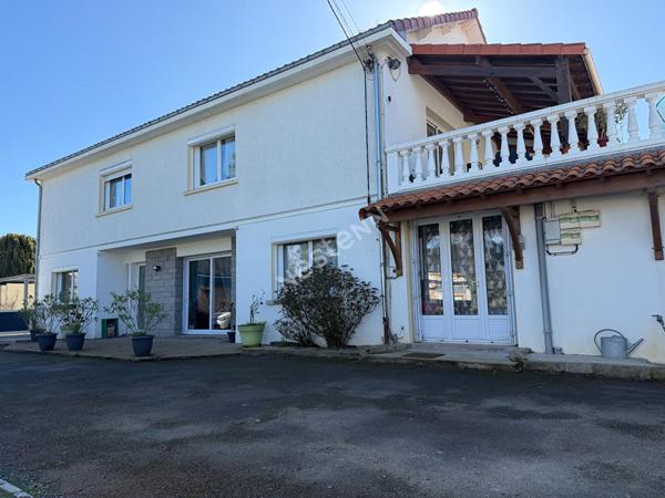 Maison à vendre SAINT FLORENT LE VIEIL Centre, jardin, garage et 2 logements indépendants