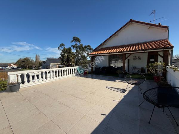 Maison à vendre SAINT FLORENT LE VIEIL Centre, jardin, garage et 2 logements indépendants