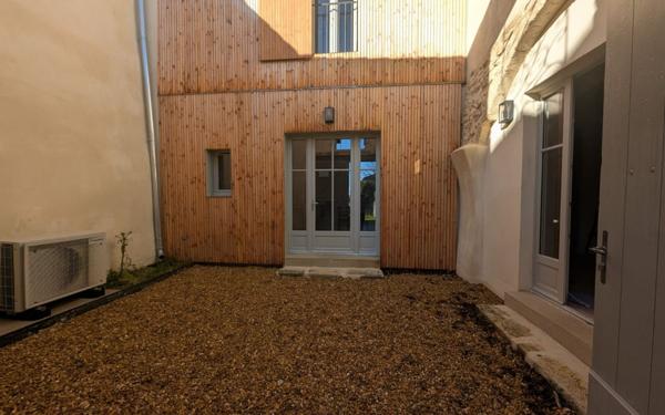 Maison à louer    3 pièces •  Estézargues