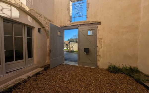 Maison à louer    3 pièces •  Estézargues