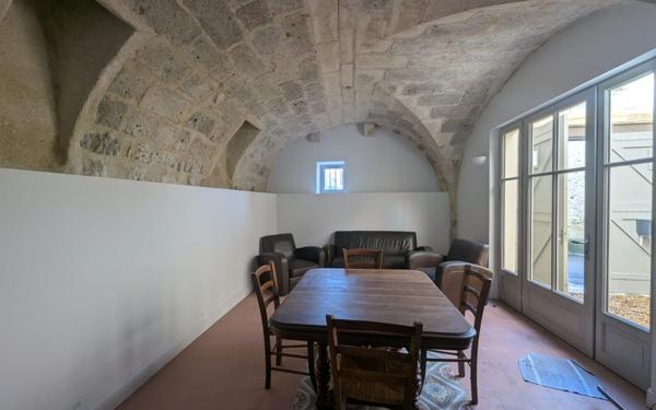 Maison à louer    3 pièces •  Estézargues