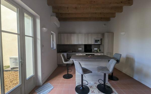 Maison à louer    3 pièces •  Estézargues