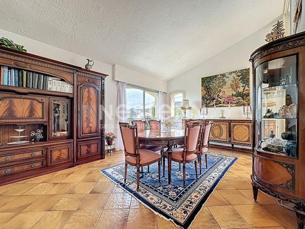 MANDELIEU : Maison d'architecte 5P LUMINEUSE, au calme