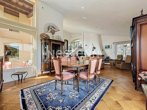 MANDELIEU : Maison d'architecte 5P LUMINEUSE, au calme