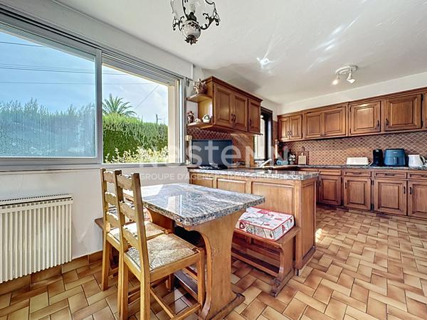 MANDELIEU : Maison d'architecte 5P LUMINEUSE, au calme