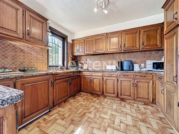 MANDELIEU : Maison d'architecte 5P LUMINEUSE, au calme