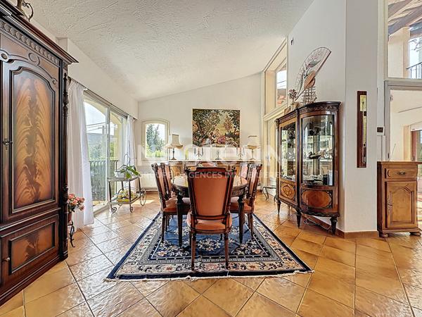 MANDELIEU : Maison d'architecte 5P LUMINEUSE, au calme