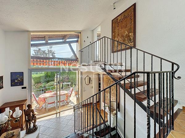 MANDELIEU : Maison d'architecte 5P LUMINEUSE, au calme