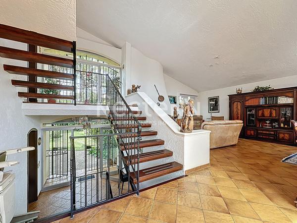 MANDELIEU : Maison d'architecte 5P LUMINEUSE, au calme