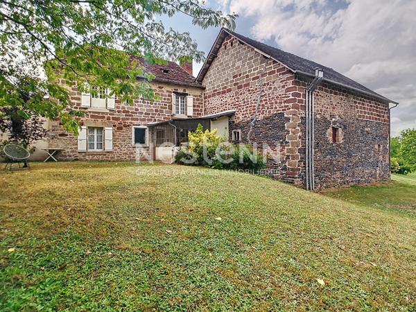 Maison d'habitation et deux granges à vendre à Saint Aulaire - 3 chambres - 1 sde - Deux puits