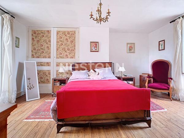 Maison d'habitation et deux granges à vendre à Saint Aulaire - 3 chambres - 1 sde - Deux puits