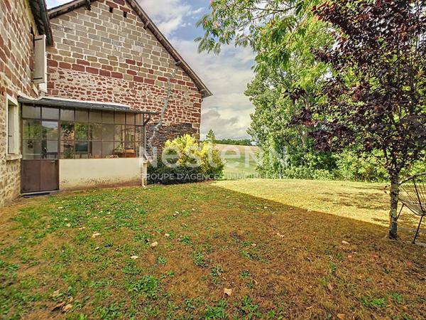 Maison d'habitation et deux granges à vendre à Saint Aulaire - 3 chambres - 1 sde - Deux puits