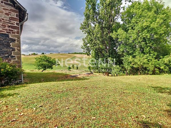 Maison d'habitation et deux granges à vendre à Saint Aulaire - 3 chambres - 1 sde - Deux puits