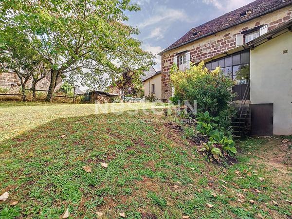 Maison d'habitation et deux granges à vendre à Saint Aulaire - 3 chambres - 1 sde - Deux puits