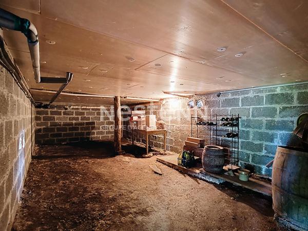 Maison d'habitation et deux granges à vendre à Saint Aulaire - 3 chambres - 1 sde - Deux puits