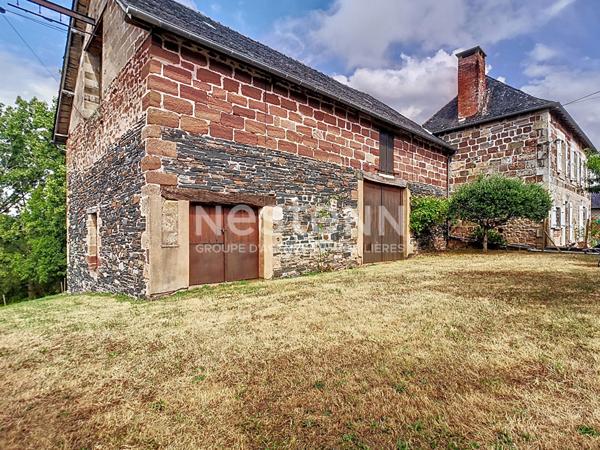 Maison d'habitation et deux granges à vendre à Saint Aulaire - 3 chambres - 1 sde - Deux puits