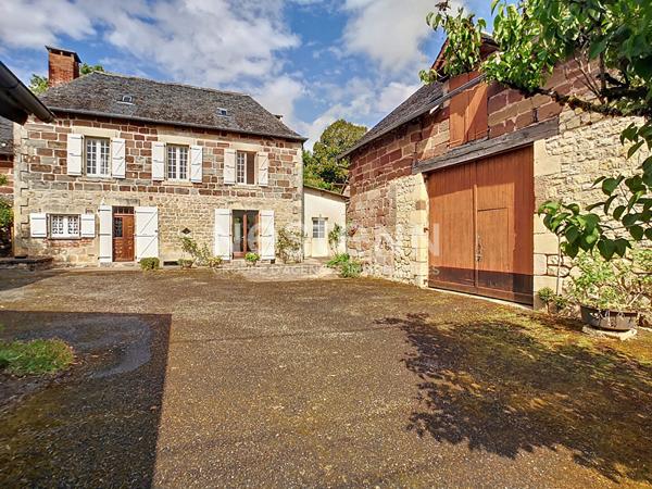 Maison d'habitation et deux granges à vendre à Saint Aulaire - 3 chambres - 1 sde - Deux puits