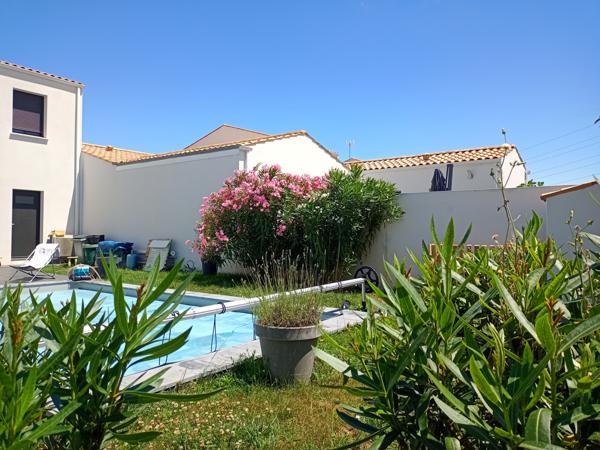 Saint-Xandre (17138) MAISON DE 4 CHAMBRES PISCINE