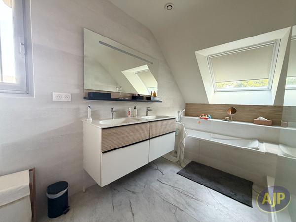 Maison à vendre Orvault - 7 pièces, 167m² avec 5 chambre(s) à 535 000€ - AJP Immobilier Sautron