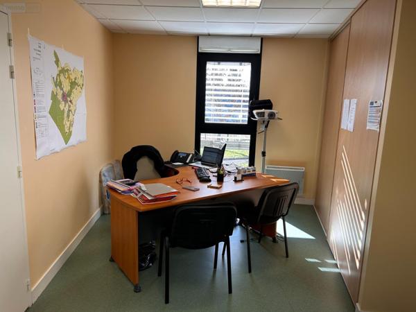 Bureaux à vendre à Genillé dans l'Indre-et-Loire (37460), ref : 37089/2023/02 Bureaux à vendre à Genillé dans l'Indre-et-Loire (37460), ref : 37089/2023/02