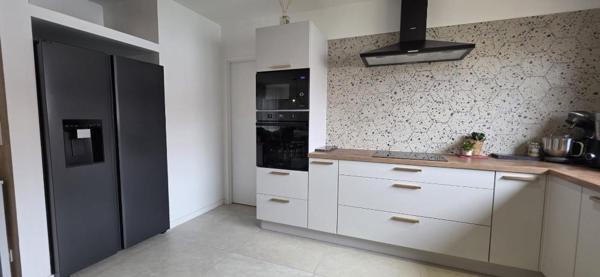A VENDRE NARROSSE CONTEMPORAINE 3 CHAMBRES + PISCINE + GARAGE