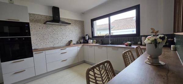A VENDRE NARROSSE CONTEMPORAINE 3 CHAMBRES + PISCINE + GARAGE