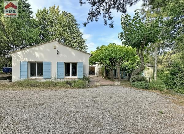 Maison de charme à vendre à Puyricard, Aix-en-Provence - 6 pièces, piscine, grand terrain