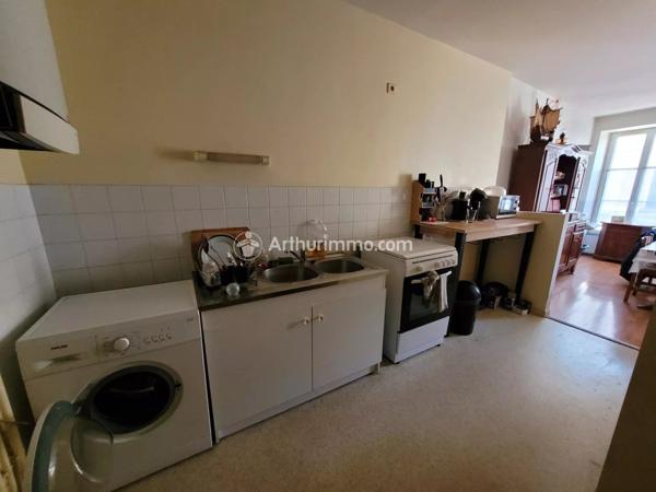 Vente Immeuble 8 pièces 180 m2 à Saint-Jean-d'Angély