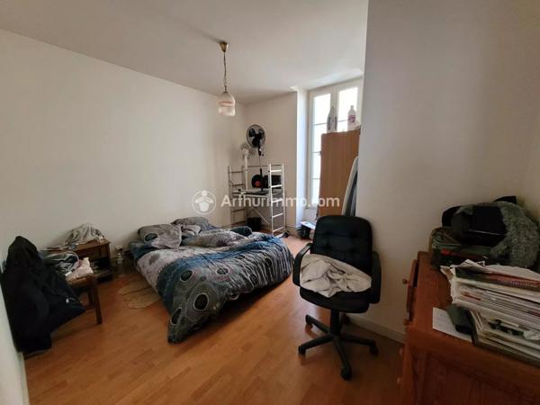 Vente Immeuble 8 pièces 180 m2 à Saint-Jean-d'Angély