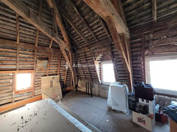 Vente Immeuble 8 pièces 180 m2 à Saint-Jean-d'Angély