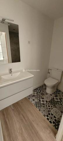 Vente Immeuble 8 pièces 180 m2 à Saint-Jean-d'Angély