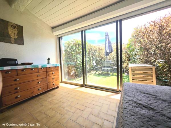 Appartement Le Lavandou 1 pièce(s)  PRAMOUSQUIER 24 m2 parking face mer PISCINE