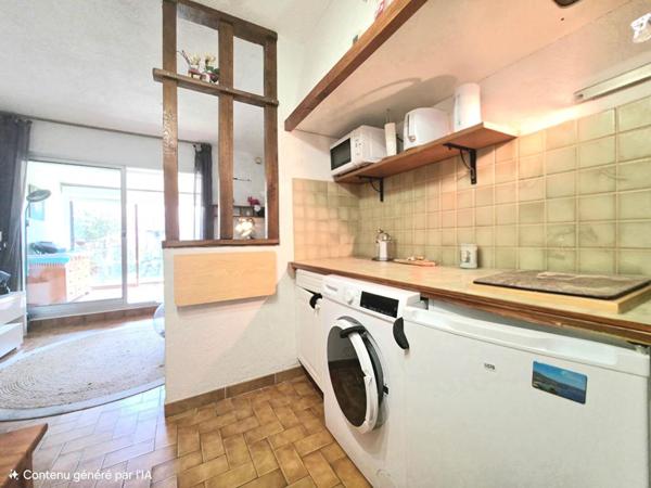 Appartement Le Lavandou 1 pièce(s)  PRAMOUSQUIER 24 m2 parking face mer PISCINE