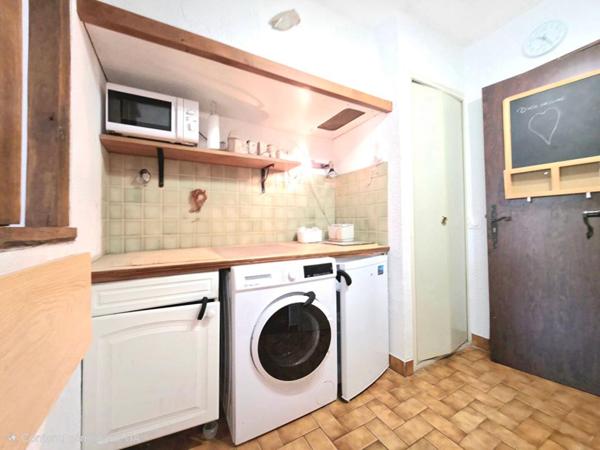 Appartement Le Lavandou 1 pièce(s)  PRAMOUSQUIER 24 m2 parking face mer PISCINE