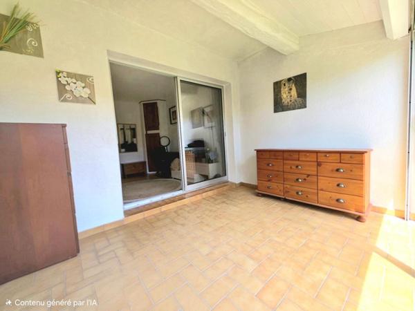 Appartement Le Lavandou 1 pièce(s)  PRAMOUSQUIER 24 m2 parking face mer PISCINE
