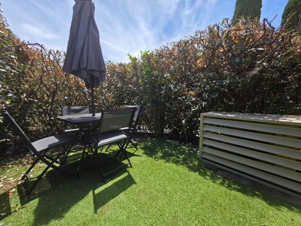 Appartement Le Lavandou 1 pièce(s)  PRAMOUSQUIER 24 m2 parking face mer PISCINE