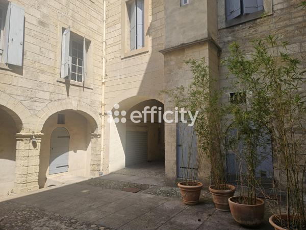 Appartement
         2 pièces
        - 49 m² 260 000 € *