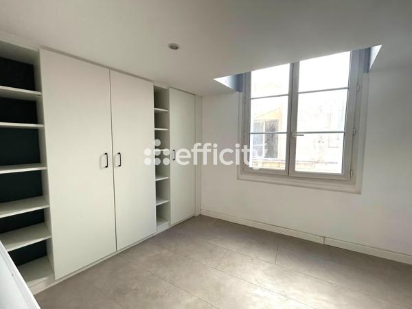 Appartement
         2 pièces
        - 49 m² 260 000 € *