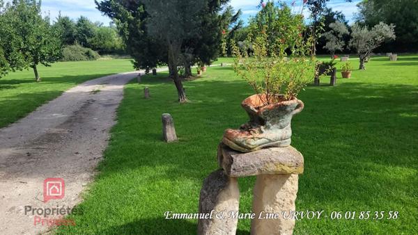 15 Kms de Saint Rémy de Provence- Secteur Montagnette - Propriété 323 m² avec plus de 2ha de terrain