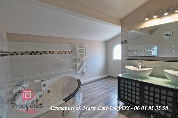15 Kms de Saint Rémy de Provence- Secteur Montagnette - Propriété 323 m² avec plus de 2ha de terrain