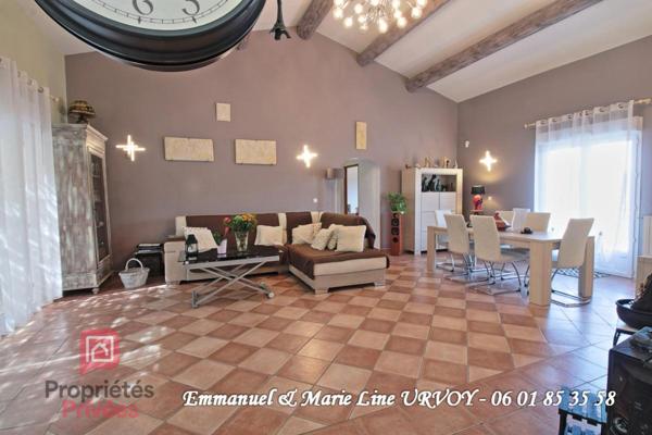 15 Kms de Saint Rémy de Provence- Secteur Montagnette - Propriété 323 m² avec plus de 2ha de terrain
