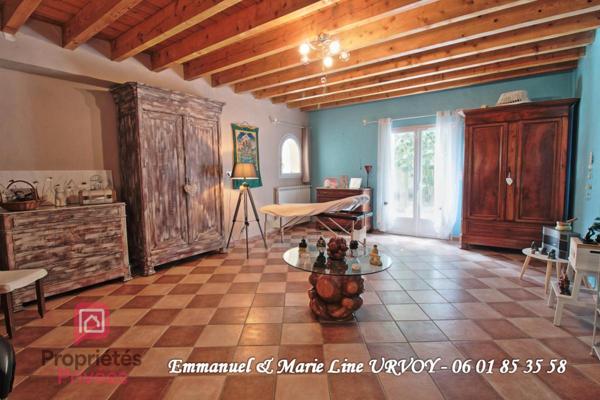 15 Kms de Saint Rémy de Provence- Secteur Montagnette - Propriété 323 m² avec plus de 2ha de terrain