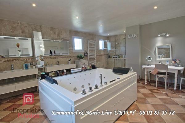 15 Kms de Saint Rémy de Provence- Secteur Montagnette - Propriété 323 m² avec plus de 2ha de terrain