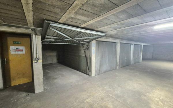 Stationnement à louer    16 m2 Boussy-Saint-Antoine